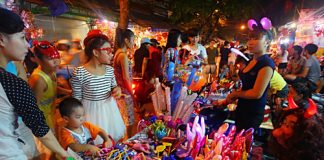 moi-nguy-hiem-suc-khoe-khi-di-choi-trung-thu