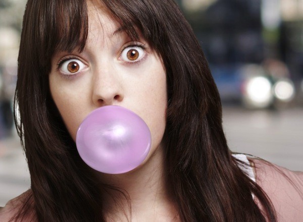 Những ảnh hưởng sức khỏe khi nhai kẹo cao su 2