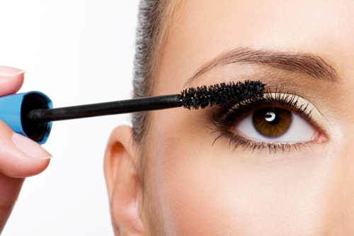 4 nguy hiểm cho mắt khi dùng mascara bừa bãi