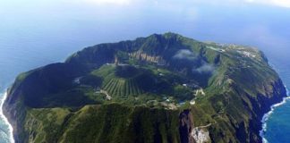 Thám hiểm đảo núi lửa Aogashima - Nhật Bản