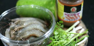 Thưởng thức canh bầu nấu tôm kiểu Huế đậm đà nóng hổi