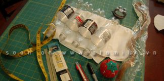 Cách tự chế ví cầm tay từ chai nhựa cũ