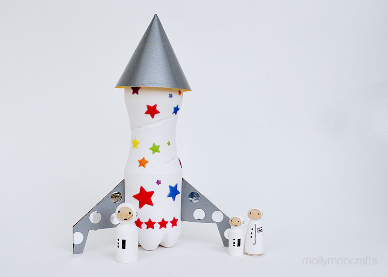 Cách làm đồ chơi từ chai nhựa hình tàu vũ trụ cho bé