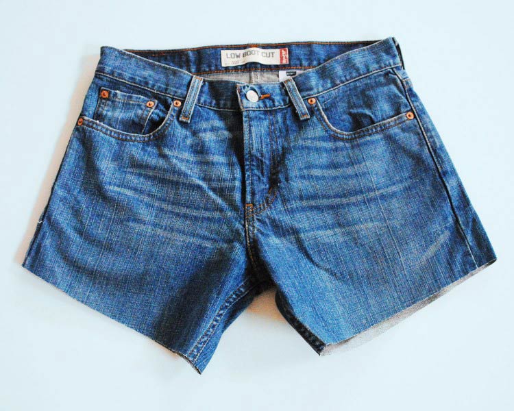 Tự chế quần jeans cũ thành rách lòi túi cực hot   - 4