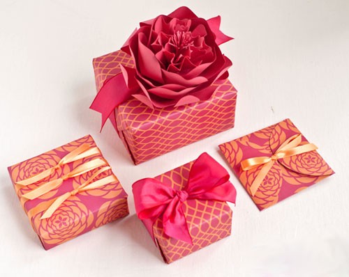Cách làm hoa giấy đơn giản trang trí hộp quà thêm xinh
