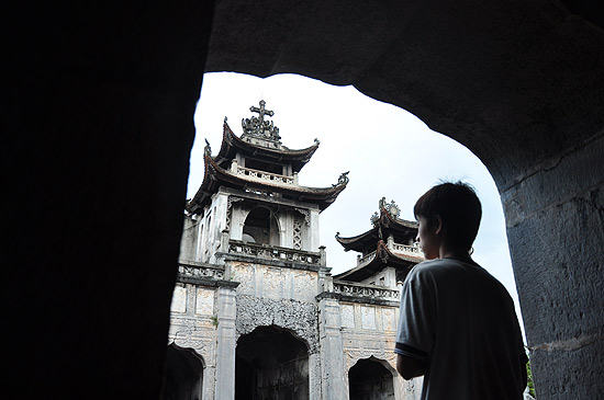 Ghé thăm nhà thờ cổ độc đáo nhất đất Việt