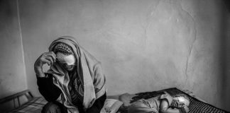 Quá trình axit đậm đặc phá hủy cơ thể con người