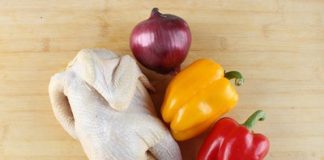 Làm salad gà màu sắc đổi món cho bữa ăn