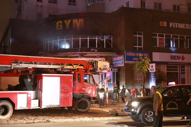 Hà Nội: Cháy chung cư cao tầng giữa đêm, hàng trăm người tháo chạy