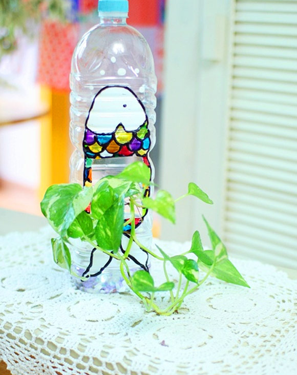 Tái chế vỏ chai nhựa thành chậu trồng cây lạ mắt
