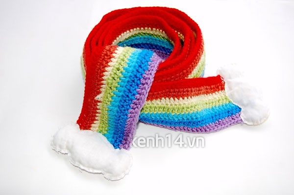 Cách móc khăn len bảy sắc cầu vồng rạng rỡ mùa đông