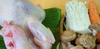 Thịt gà om nấm đậm đà, thơm ngon đón bữa tối