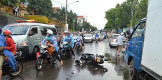 Ngã xe trong mưa, người phụ nữ bị container cán qua đầu