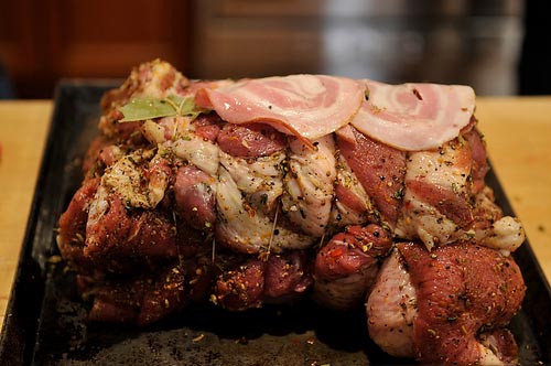 Cách làm thịt lợn cuốn nướng kiểu Italy cho bữa tối thật ngon