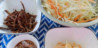 Thử ngay món nộm bò khô đu đủ khiến bạn 'xiêu lòng'