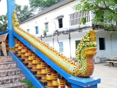 Bí ẩn ít biết về rắn thần 9 đầu khổng lồ ở chùa Khmer