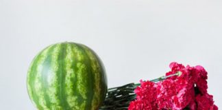 Học cách cắm hoa để bàn đẹp cho tuần mới đầy năng lượng