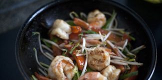 Mì trứng xào tôm ngon tuyệt do Thái Hòa Master Chef hướng dẫn