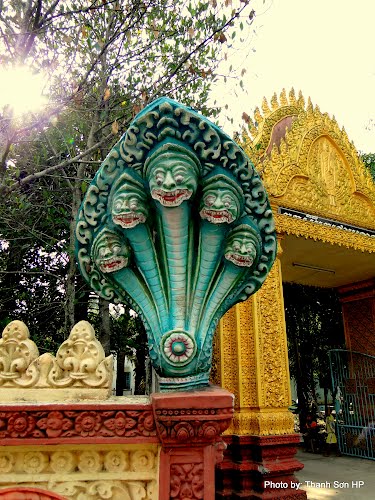 Bí ẩn ít biết về rắn thần 9 đầu khổng lồ ở chùa Khmer