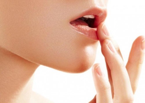 Mẹo giữ son môi lâu trôi