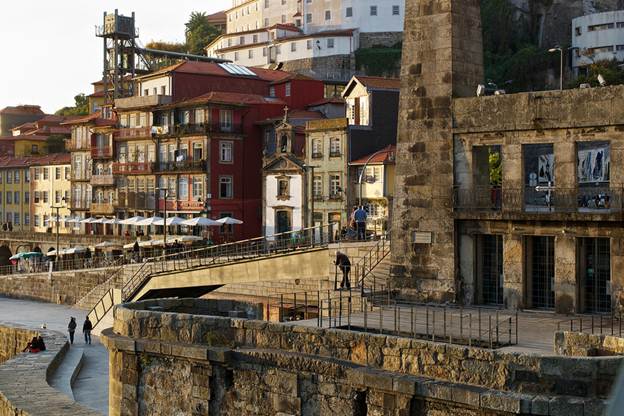 Thăm Cais da Ribeira linh hồn của Porto