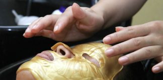 Đắp mặt nạ vàng collagen giá "bèo": Thêm vi khuẩn cho da
