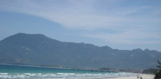 Đẹp mê hồn bãi biển Dốc Lết