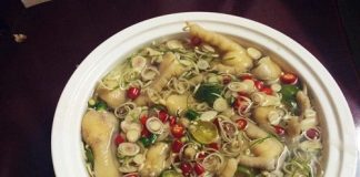 Cách làm chân gà ngâm sả tắc khiến chồng mê như 'điếu đổ'