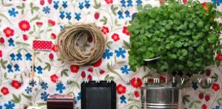 Tận dụng lon sữa cũ làm lọ hoa treo tường xinh xắn