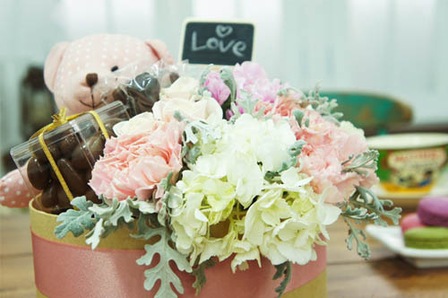 Cách làm hộp quà hoa và gấu siêu cute cho nàng ngày 8/3 thêm bất ngờ