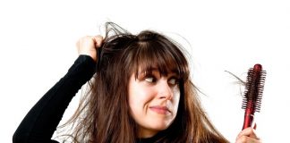 5 phút xử trí mái tóc bết rối sau khi đội mũ bảo hiểm