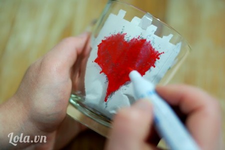 Vẽ trang trí cốc thủy tinh hình trái tim tặng quà Valentine - 5