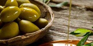 5 mẹo tẩy trang bằng nguyên liệu có sẵn tại nhà