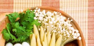 Mách chàng cách nấu lẩu nấm ngon đãi mẹ và vợ ngày 20/10