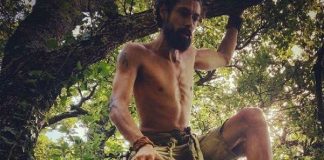 Kì lạ người đàn ông sống như... Tazan ở trong rừng