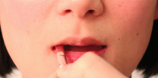 Các bước tô son hồng phớt che môi thâm hoàn hảo