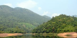 Say sắm khung cảnh Hồ Bờ Tân