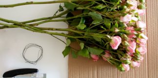 Kết trái tim bằng hoa hồng siêu đơn giản và đẹp mắt