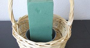 Mách bạn cách cắm giỏ hoa xen quả độc đáo