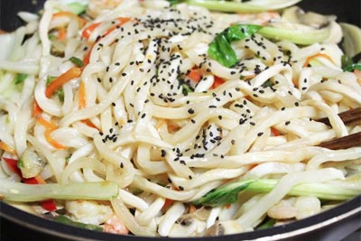 Cách làm mỳ xào hải sản Hàn Quốc nhanh gọn