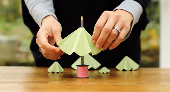 Cách làm cây thông Noel bằng giấy dễ hơn ăn kẹo