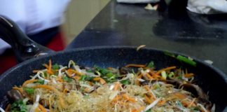 Cách làm miến xào lòng gà ngon hơn ngoài quán