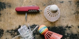 Tự làm đèn trang trí từ quả cầu lông đẹp không thể tin nổi