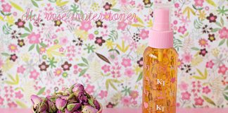 3 cách tự 'chế' nước hoa hồng ở nhà