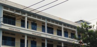 Nam sinh nhảy lầu tự tử vì bị mẹ mắng trước mặt bạn