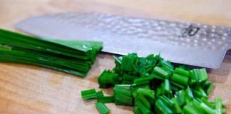 Tuyệt chiêu làm thịt heo nướng hẹ ăn vào mê ngay