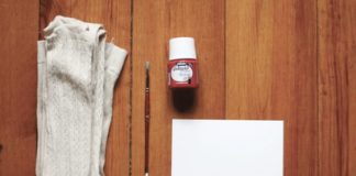 Cách tạo điểm nhấn đáng yêu cho đôi tất ngày lạnh