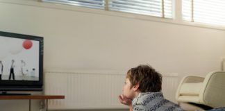 Hướng dẫn xem ti vi đúng cách - 1