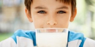 5-benh-tuyet-doi-khong-nen-uong-sua-vao-bua-sang