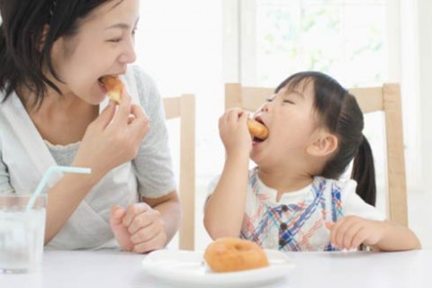 Những thói quen khiến bé biếng ăn nên tránh